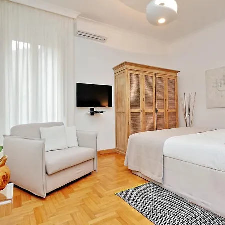 Deza Ripetta Serendipity, Rebirth And * Rzym